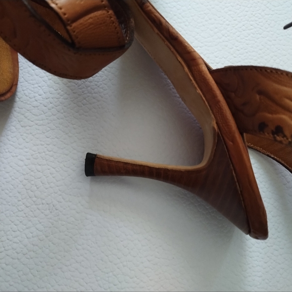 MANOLO BLAHNIK LEATHER WRAP AROUND ANKLE SANDALS - Picture 7 of 12